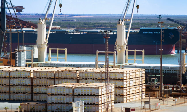 порт, вантажні кораблі // фото Getty Images