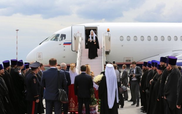 Соцсети возмутил "аскетичный" самолет патриарха Кирилла