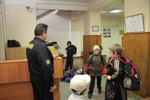 Киевские школы возьмут под охрану: к чему готовиться детям и родителям