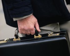 Если долго смотреть на новые зарплаты политиков, можно ослепнуть