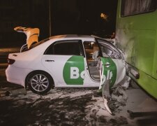 Київ приголомшила потрійна ДТП, в автобус влетіли двічі: відео для "міцних горішків"