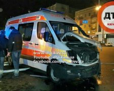 В столичной аварии сильно пострадал водитель "скорой"