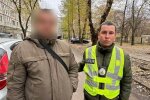 "Синій" українець накинувся на жінку з дитиною через спілкування "солов'їною": у хід пішло пиво та мати