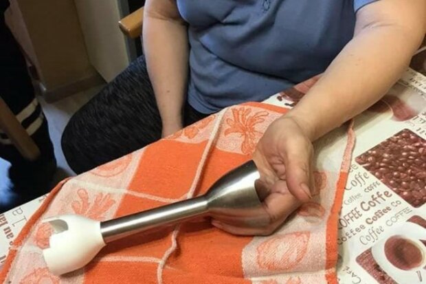 Рука женщины застряла в блендере, фото: Киевская служба спасения