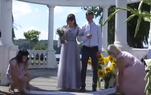 В Тернополе встали на рушник 3 тысячи пар – "Брак за сутки" сделал свое дело