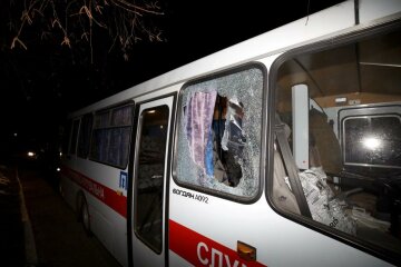 разбитые окна в автобусе, фото с сайта МВД Украины
