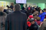 Пенсіонери в черзі, скріншот: YouTube