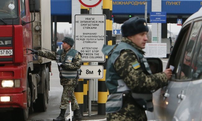 Украина ужесточила правила въезда для иностранцев: будут собирать "биоматериал"