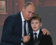 Похотливый Путин с перепуганным мальчиком залез на билборды Луганска