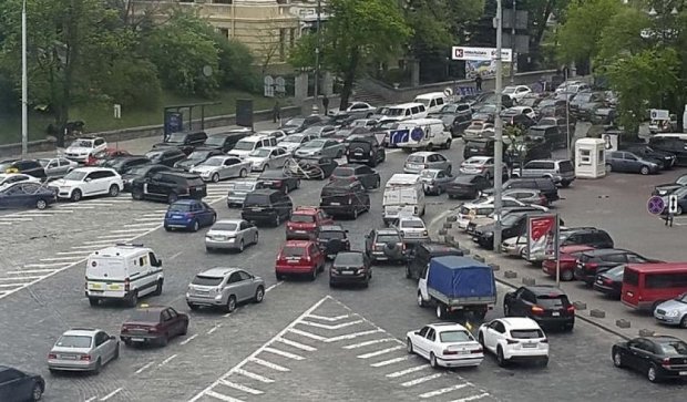 Авария на Грушевского закупорила центр столицы