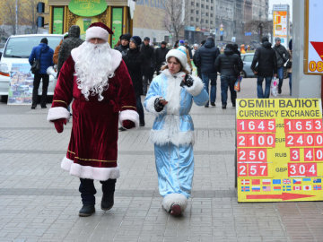 Курс валют на 24 грудня: долар приємно здивує