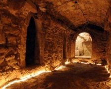 У Житомирі посеред міста знайшли підземний тунель
