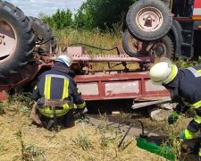 Под Днепром перевернулся трактор с детьми, жертв вырезали из груды железа - выжили не все