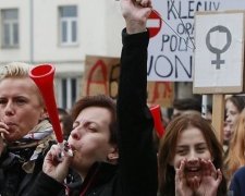 "Чорний понеділок" переміг: абортам у Польщі бути