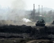 Бойовики з танків обстрілюють промзону Авдіївки