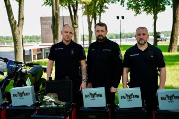 Християнський корпус, фонд «Надія» та Валерій Дубіль доставили на фронт електробайки, Easy Pulse та детектори дронів