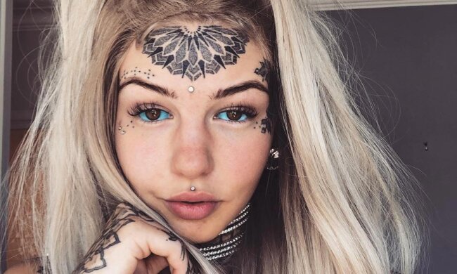 Татуювання для дівчат на обличчі