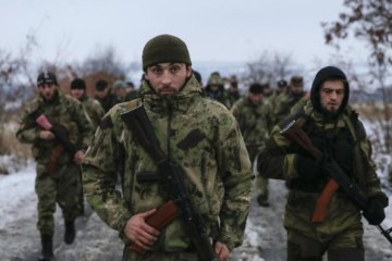 Розведення сил скасовується: у Станиці Луганській гримлять постріли і вибухи