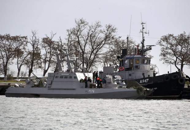 Окупанти переховали у Криму вкрадені кораблі "москітного флоту": фото