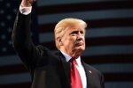 "Трампа" засікли на ринку: співає пісні і продає морозиво
