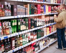 Алкоголь в Україні знову подорожчає