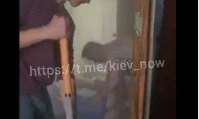 В Києві опалювальний сезон почався з дикого потопу, квартири українців перетворилися на підводні човни