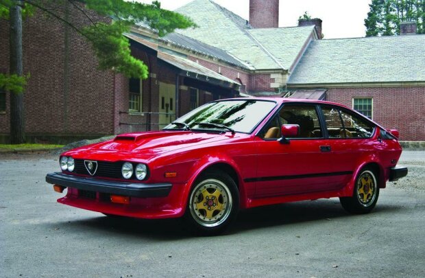 Рідкісну Alfa Romeo продають за ціною євробляхи: машина мрії