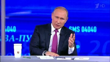 Путин во время "прямой линии"