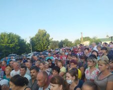 Під Запоріжжям тисячі людей перекрили трасу - "Пити нічого, пустіть воду!"