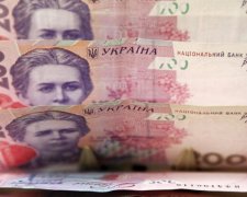Нацбанк зробив переказ гривні за кордон складнішим