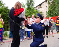 Рятувальник зробив пропозицію своїй дівчині, фото ДСНС