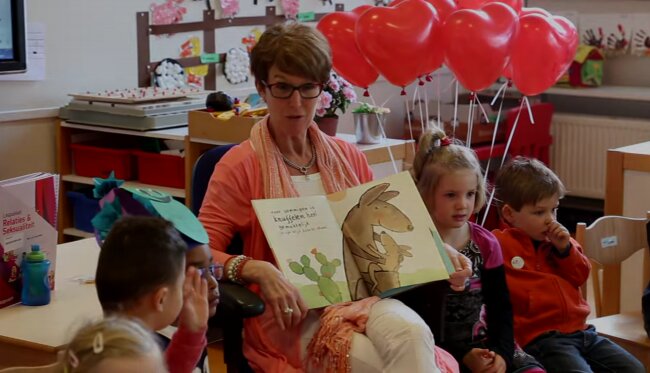 Скриншот: Dutch kindergarteners get their first lesson in sexuality and relationshipss