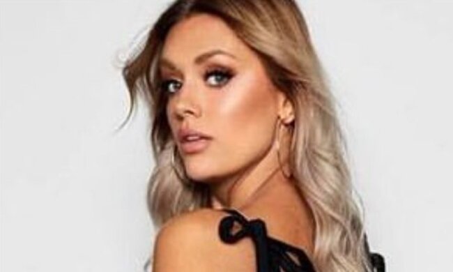Модель plus size, фото: Boohoo