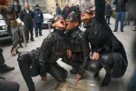 Любити подано: домогосподарки з батогами і політики у масках