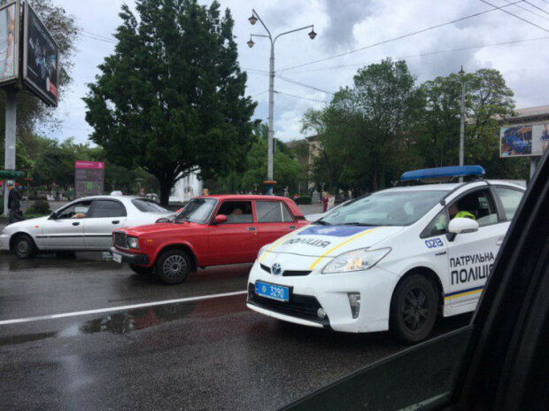 Тройное ДТП в Запорожье: машины от удара разбросало в разные стороны, жуткий момент попал на видео