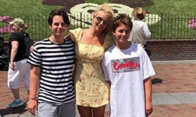 Бритни Спирс с детьми: скрин из соцсети