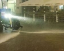 У Собяніна виправдалися за полив асфальту в дощ