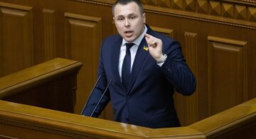 Роман Костенко