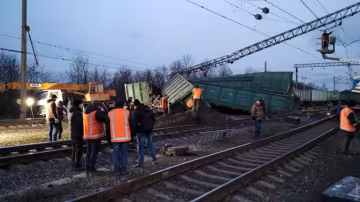 Под Киевом сошел с рельс товарный поезд: задерживают 13 пассажирских рейсов