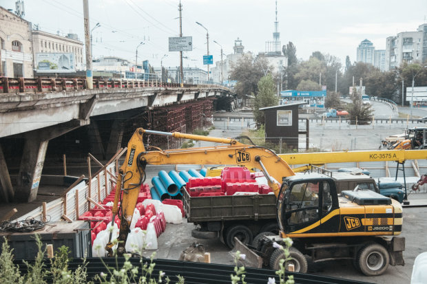 Перекройка столицы: в КГГА предупредили водителей о страшных пробках по всему Киеву