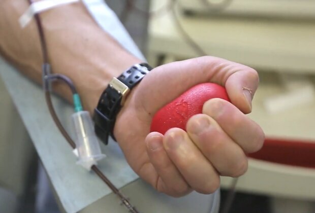 Донорство крови, кадр из видео