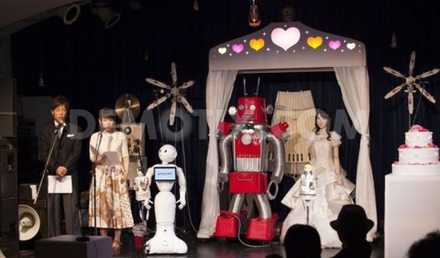 Перший офіційний шлюб роботів зареєстрували в Токіо