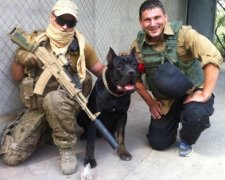 Нелюдська вірність: пес в АТО жертвує собою заради хазяїна