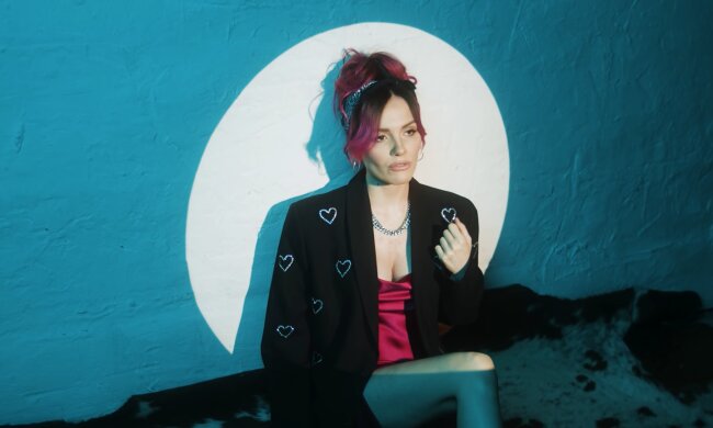 MamaRika, скріншот із відео