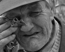 Крадій довів дідуся до смерті
