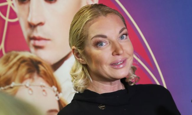 Гола Волочкова в снігу перетворилася на Спач Боба: талія, як у кота Віталія