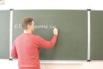 Вчитель у школі: фото скрін Ютуб