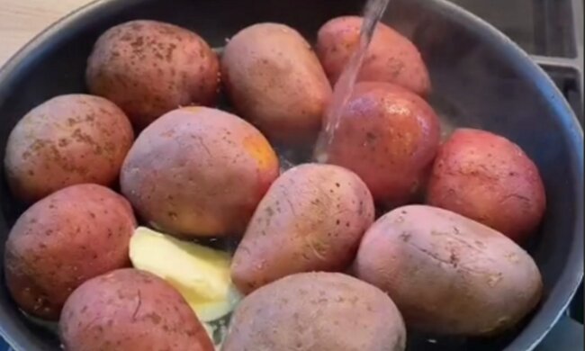 Готовим картошку на сковородке, кадр из видео