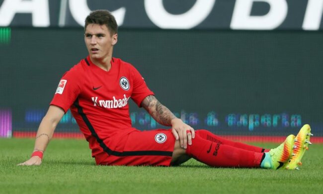 Футболиста выгнали из немецкой команды из-за татуировки
