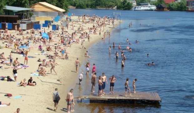 Більшість пляжів Києва не придатні для купання